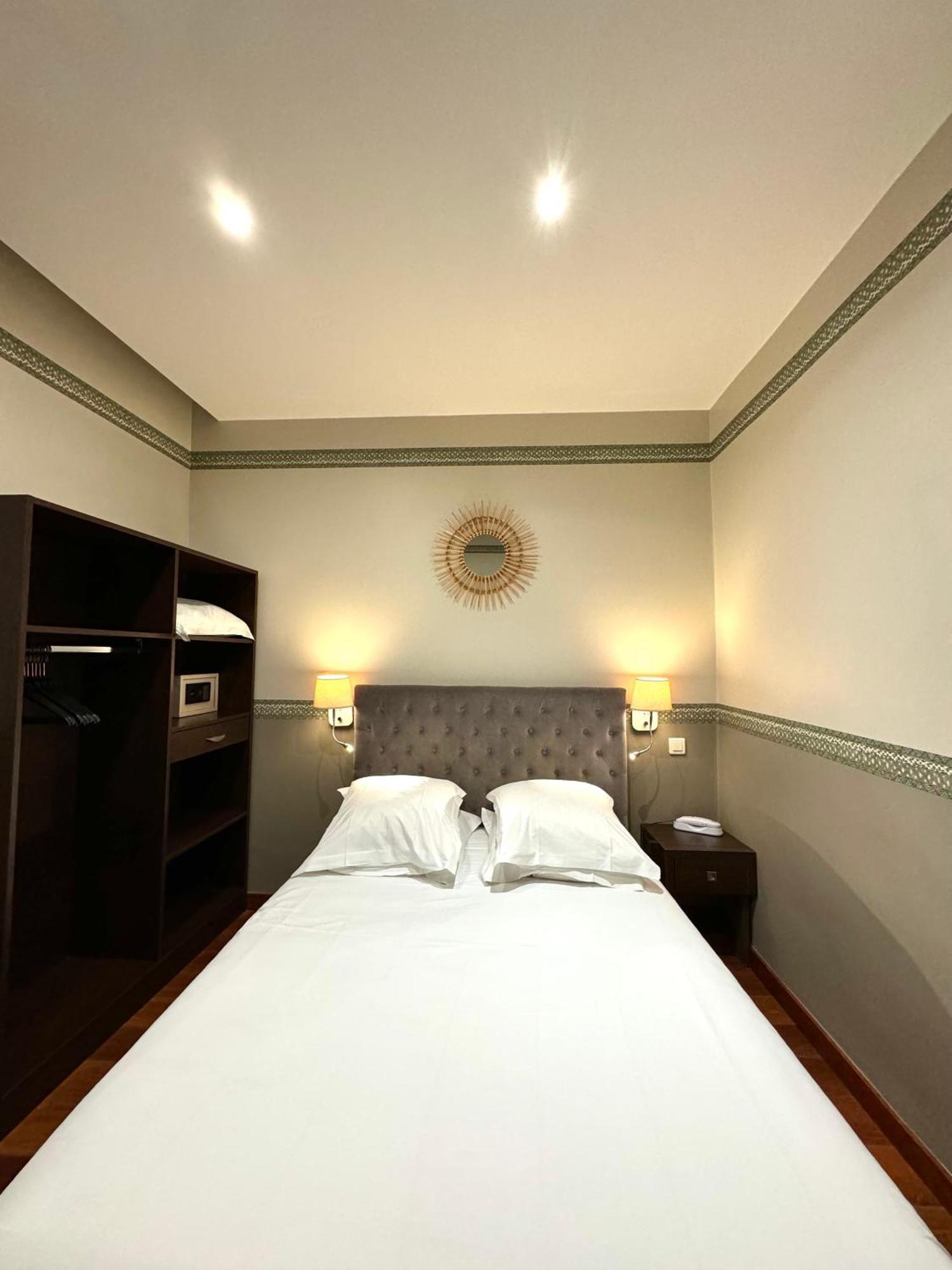Hotel Restaurant Christophe Colomb Кальви Номер фото